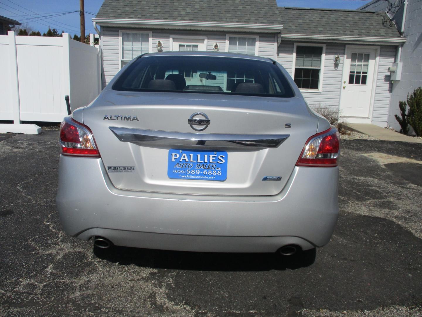 2013 SILVER Nissan Altima (1N4AL3AP6DC) with an 2.5L L4 DOHC 16V engine, AUTOMATIC transmission, located at 540a Delsea Drive, Sewell, NJ, 08080, (856) 589-6888, 39.752560, -75.111206 - Photo#4